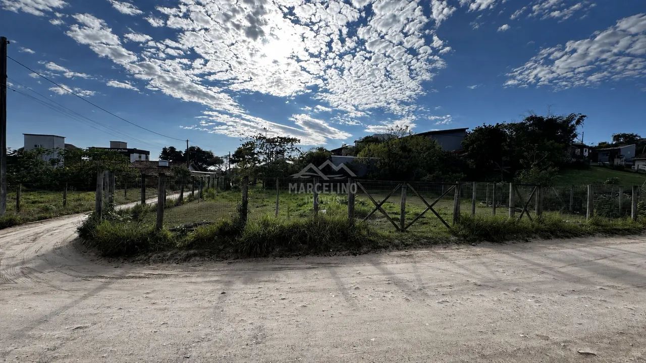 Terreno próximo ao centrinho da praia do Rosa - Foto 4