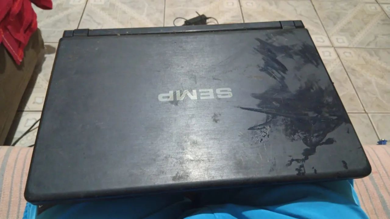 Vende Se Notebook Semp Toshiba Windows 8. Está com bateria viciada  - Foto 2