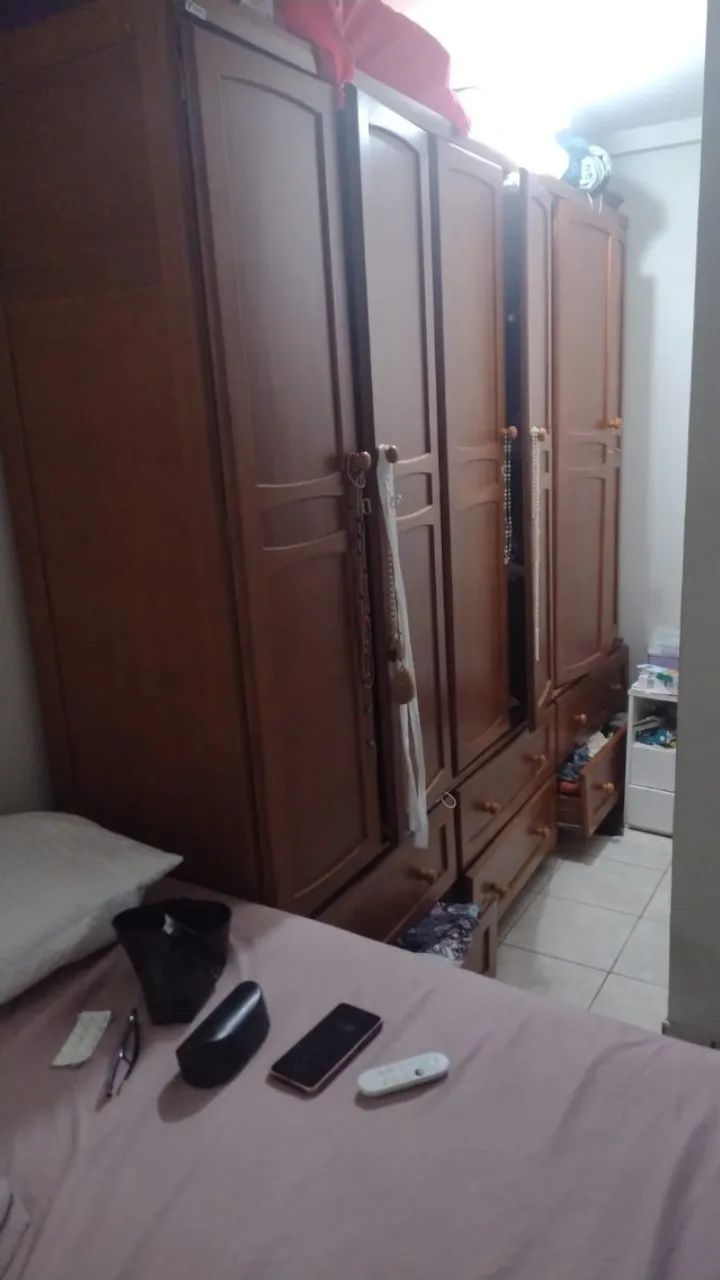 Vendo móveis: sofá, guarda-roupas, mesa, espelho, rack e outros