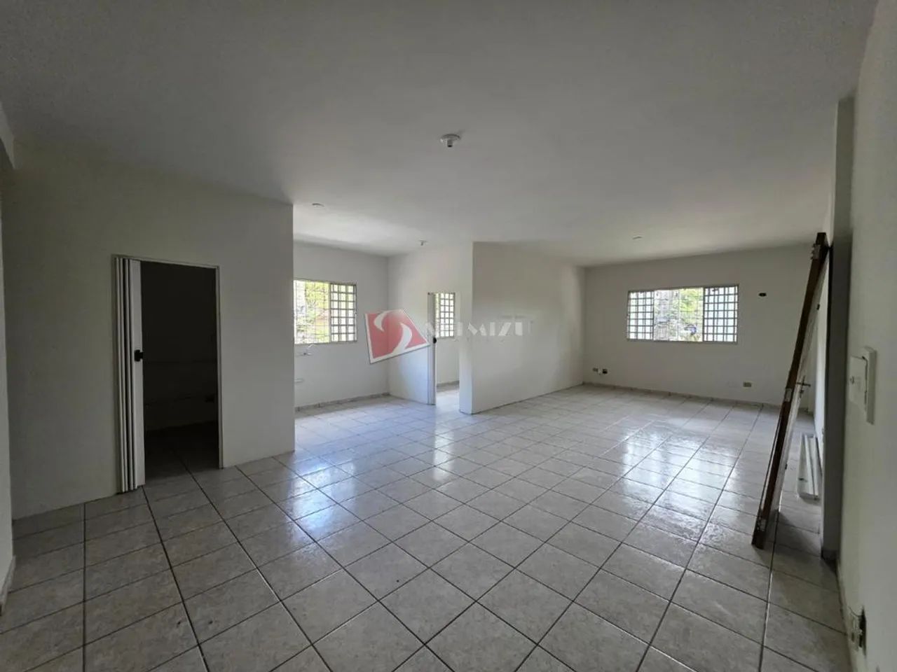 Sala Comercial para Alugar na Av. Pedro Taques em Maringá | Zona 07 - Foto 4