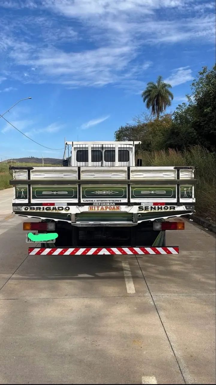 MB 710 , 2011 carroceria  - Foto 4