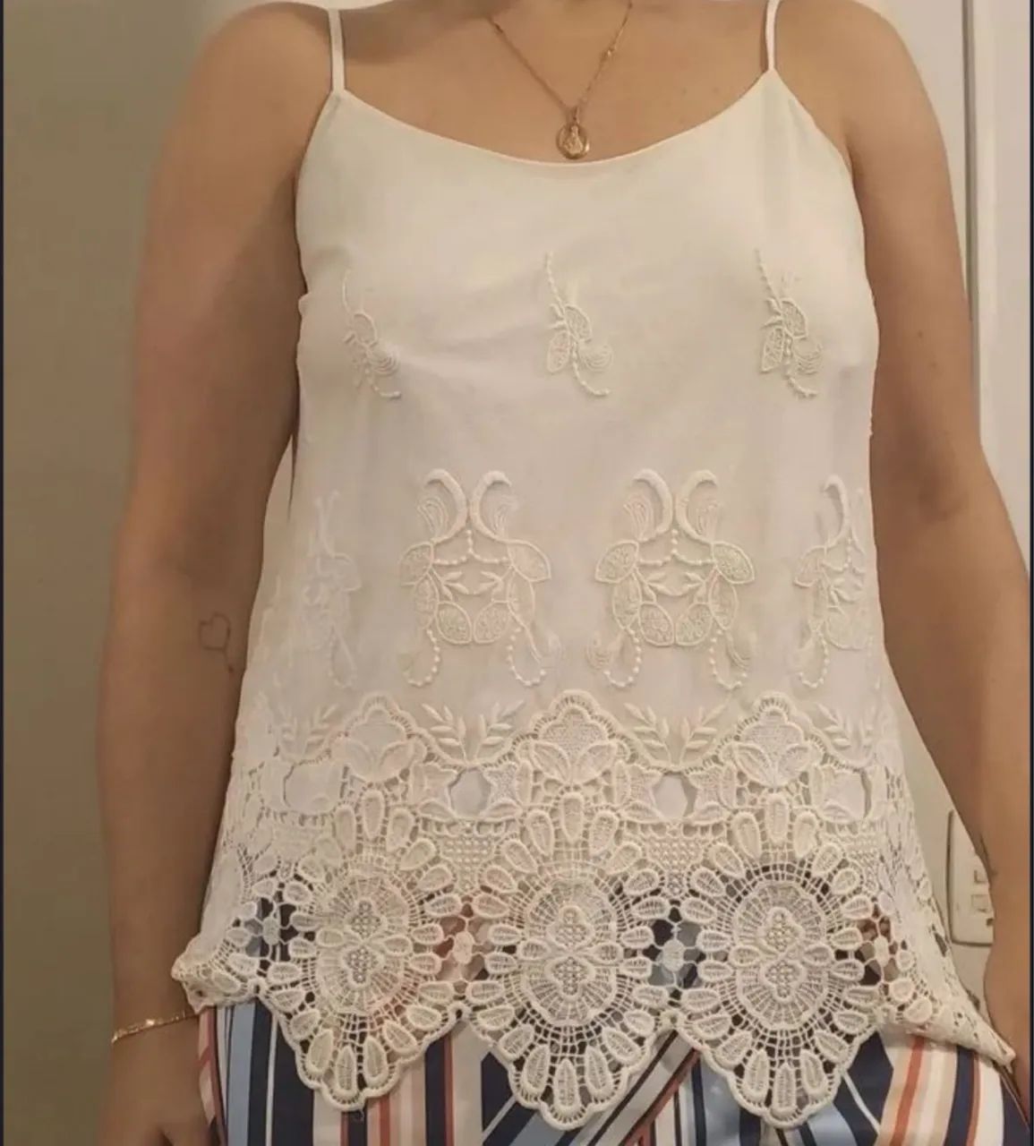 Regata forever 21 branca com renda G - Foto 4