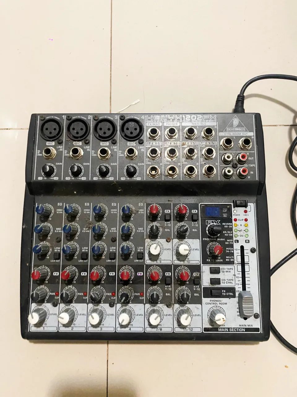 Caixas de Som Ativas + mesa + microfones e brindes  - Foto 5