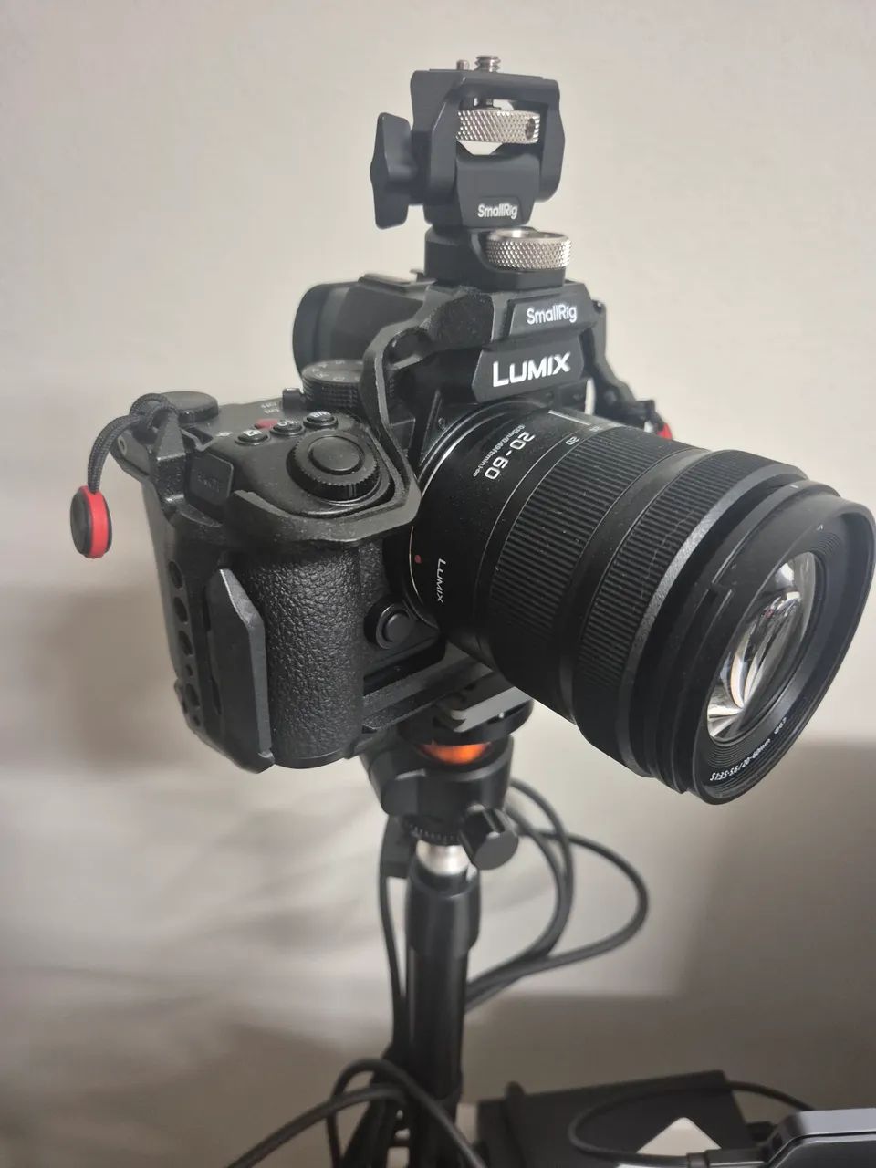 CÂMERA LUMIX COM 2 LENTES NOVA