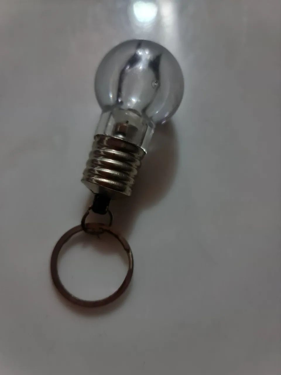 Chaveiro tipo lâmpada de carro  - Foto 2
