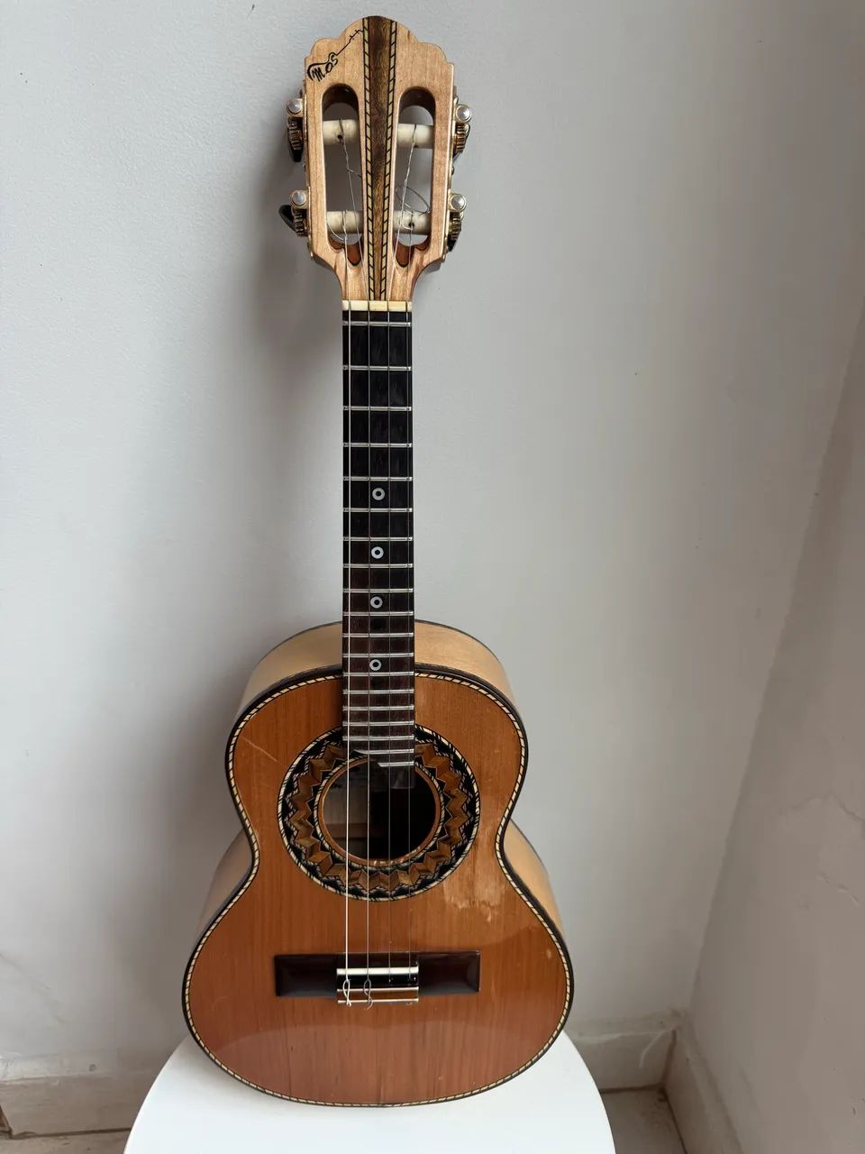Cavaco de faia com tampo de cedro canadense do Marcelino luthier 