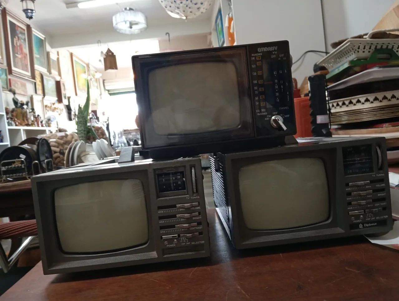 Tv. Portátil 12 polegadas.preto e branco década de 70/80 não funciona 90 reais a unidade - Foto 3
