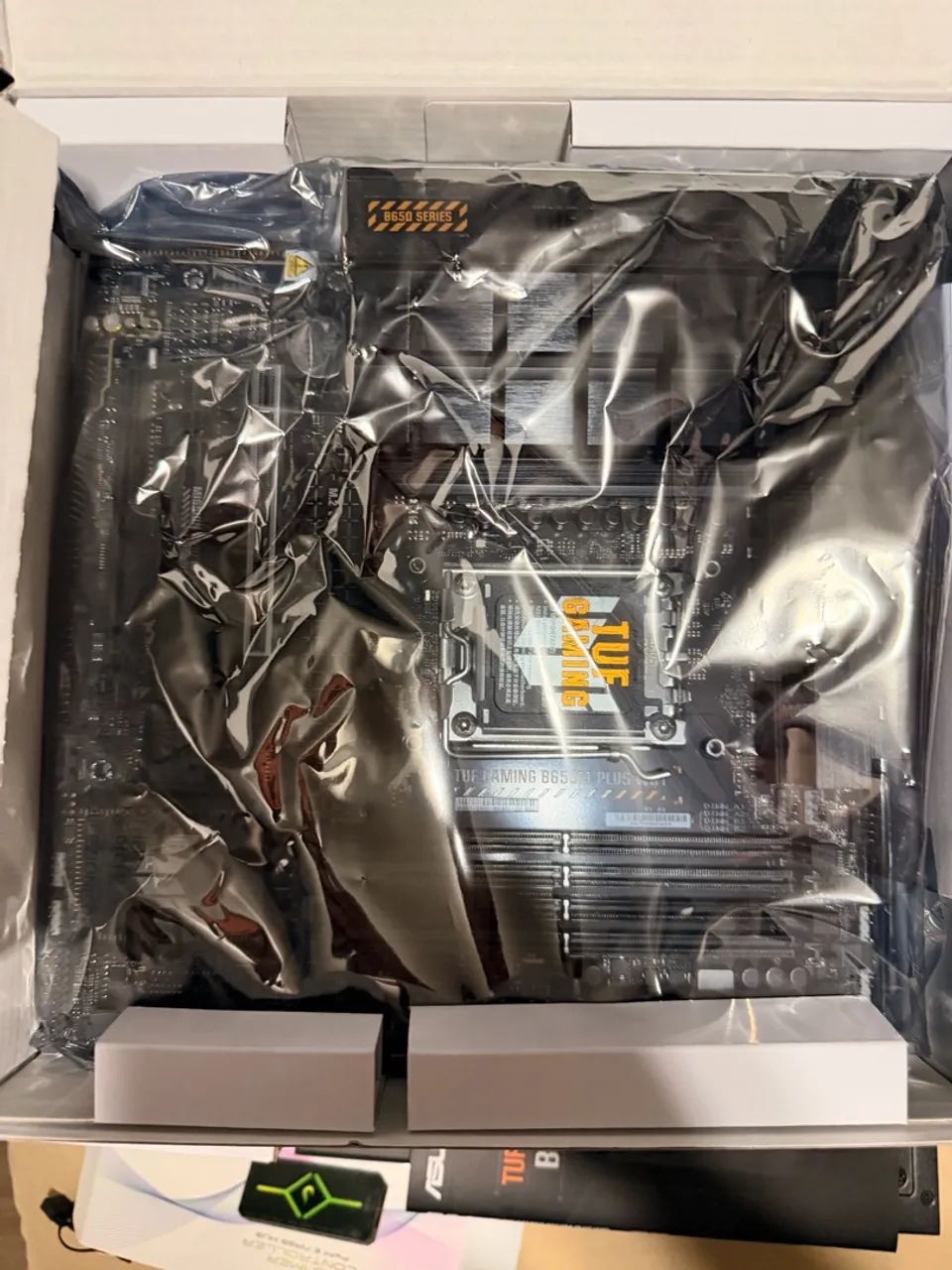 Placa mãe Asus Tuf Gaming B650 plus WiFi  - Foto 4