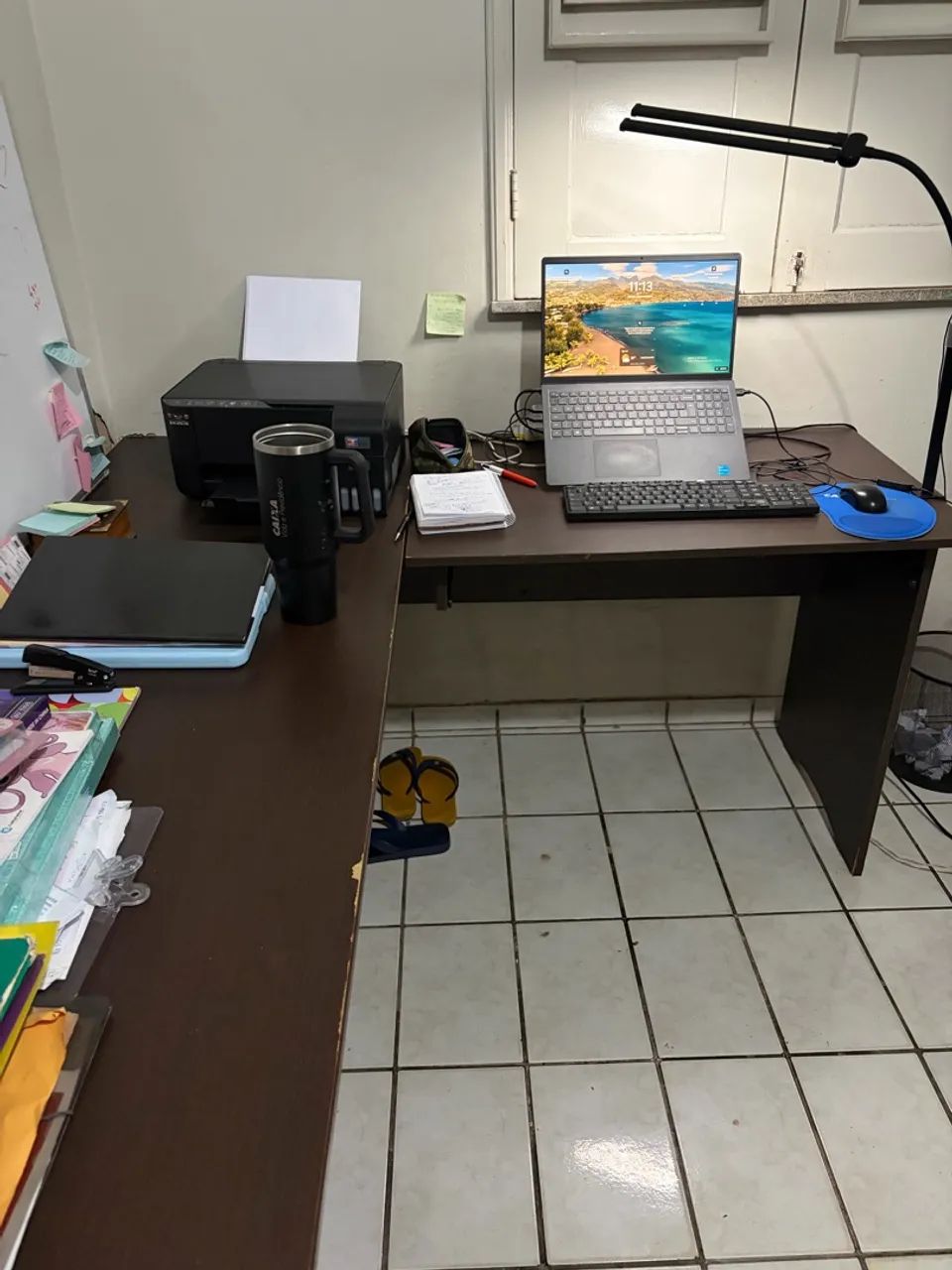 Mesa de escritório em L