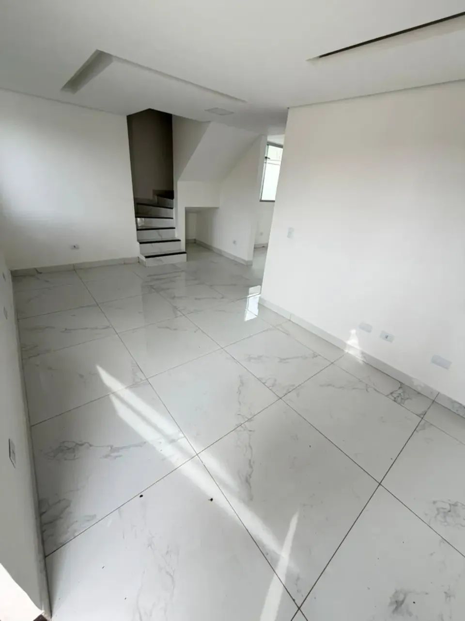 Casa Geminada Duplex com Área Externa e Excelente Acabamento - Foto 2