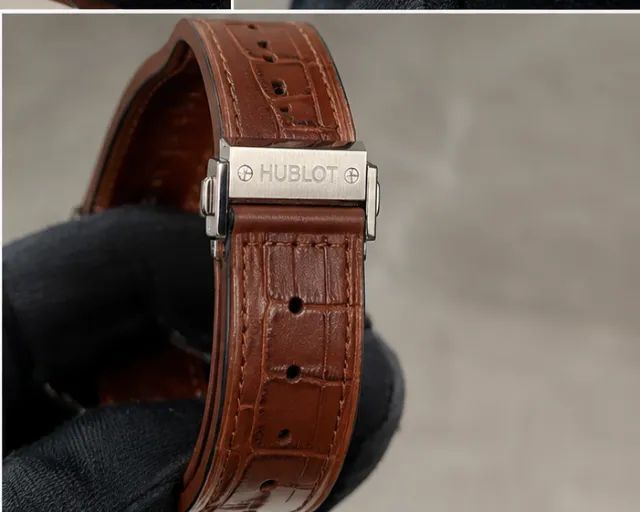 Lindo Relogio de pulso, com pulseira de couro e fecho diferenciado - R$350 só hoje - Foto 4