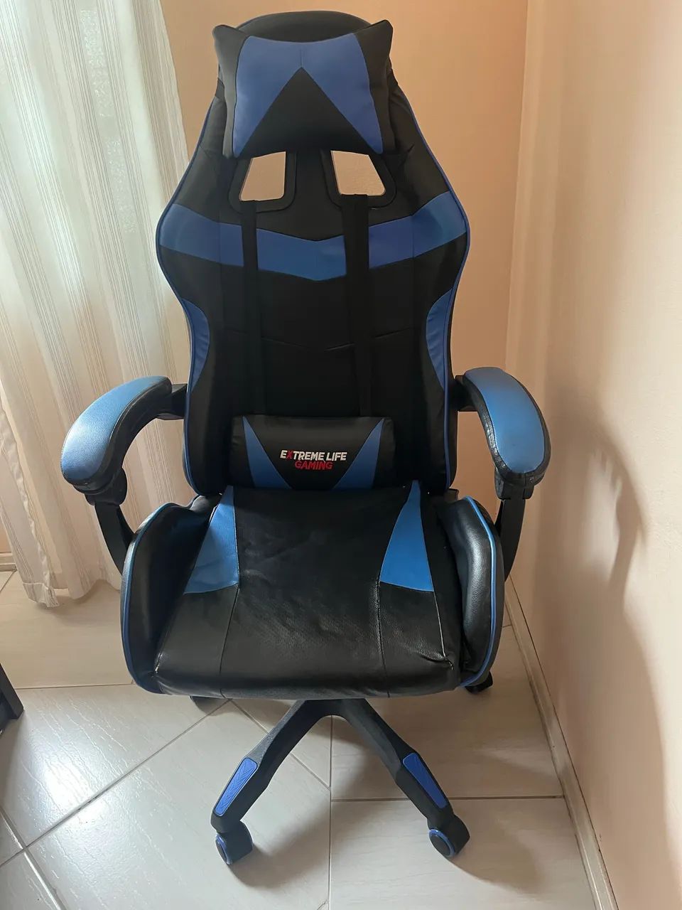 Cadeira Gamer preta com azul