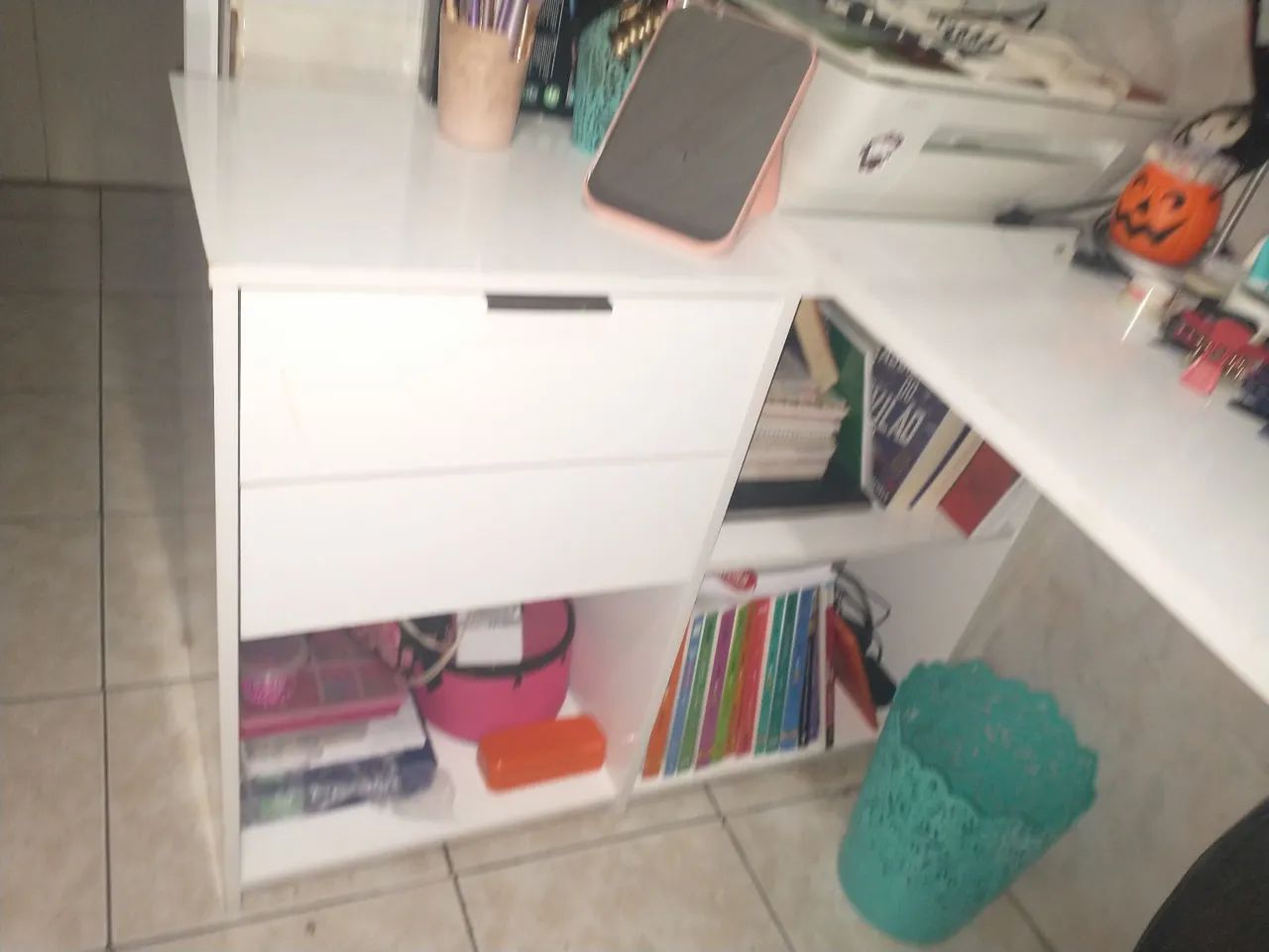 Vendo escrivaninha branca