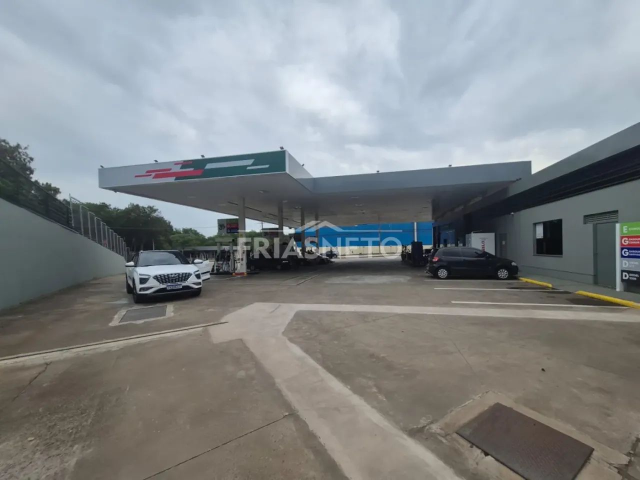 Loja em posto de gasolina para locação na Vila Industrial em Piracicaba