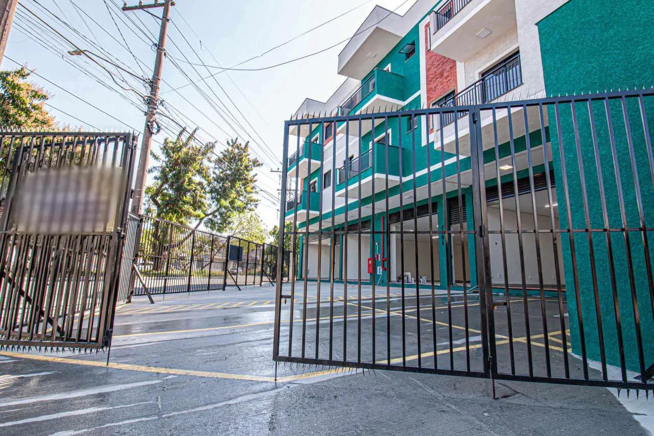 Prédio comercial na Rua Izidro Ortiz, 256  144 m²