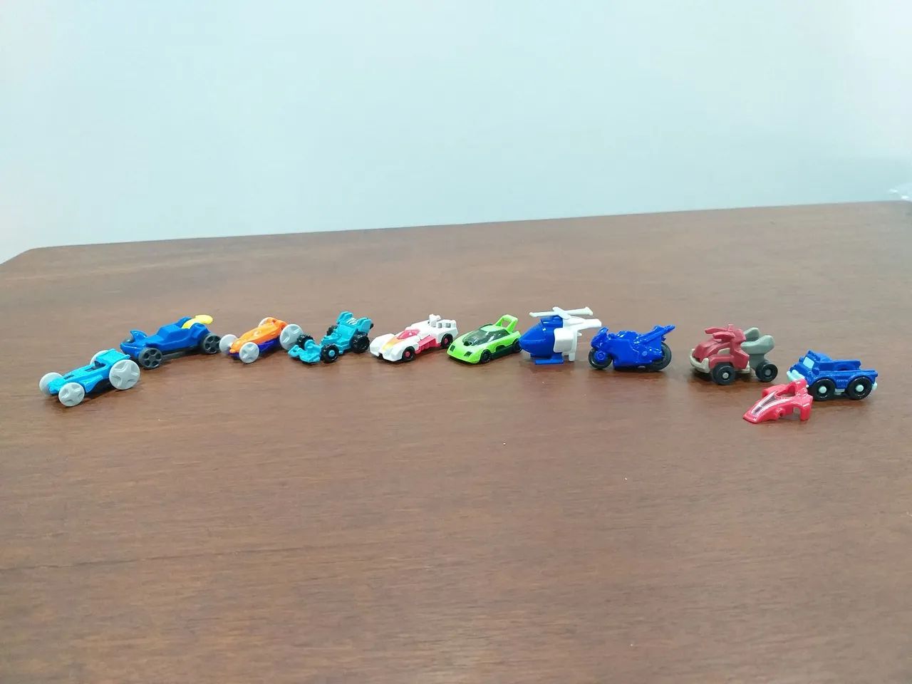 Lote Kinder Ovo Carrinhos