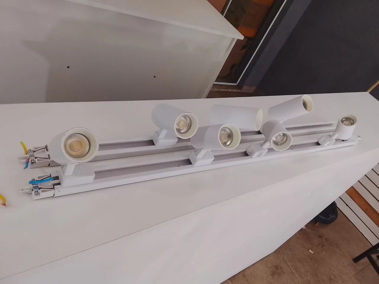 Trilho eletrificado com  lâmpadas Spot em Led - Foto 3