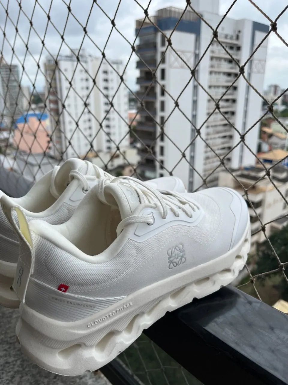 Tênis on x loewe - off white - 40 br - Foto 3