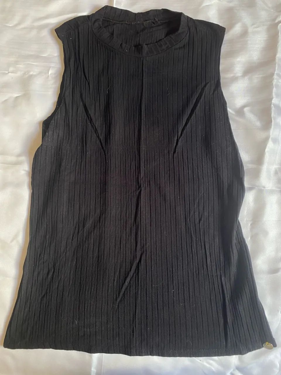 Blusa preta canelada 