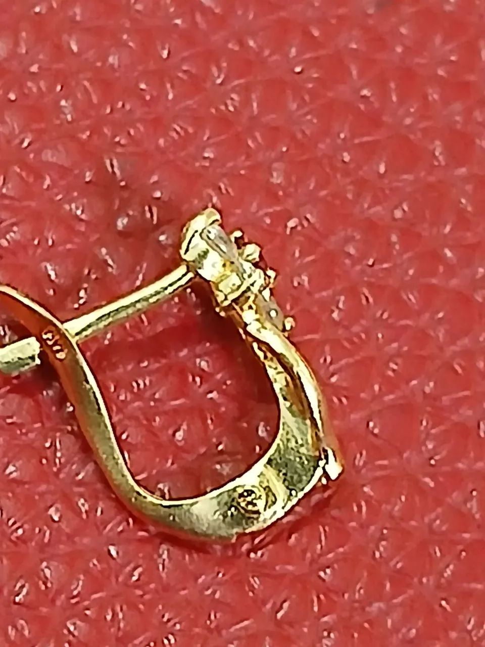 Piercing  flor com rubi ouro 18k 750 0,7g - Foto 5