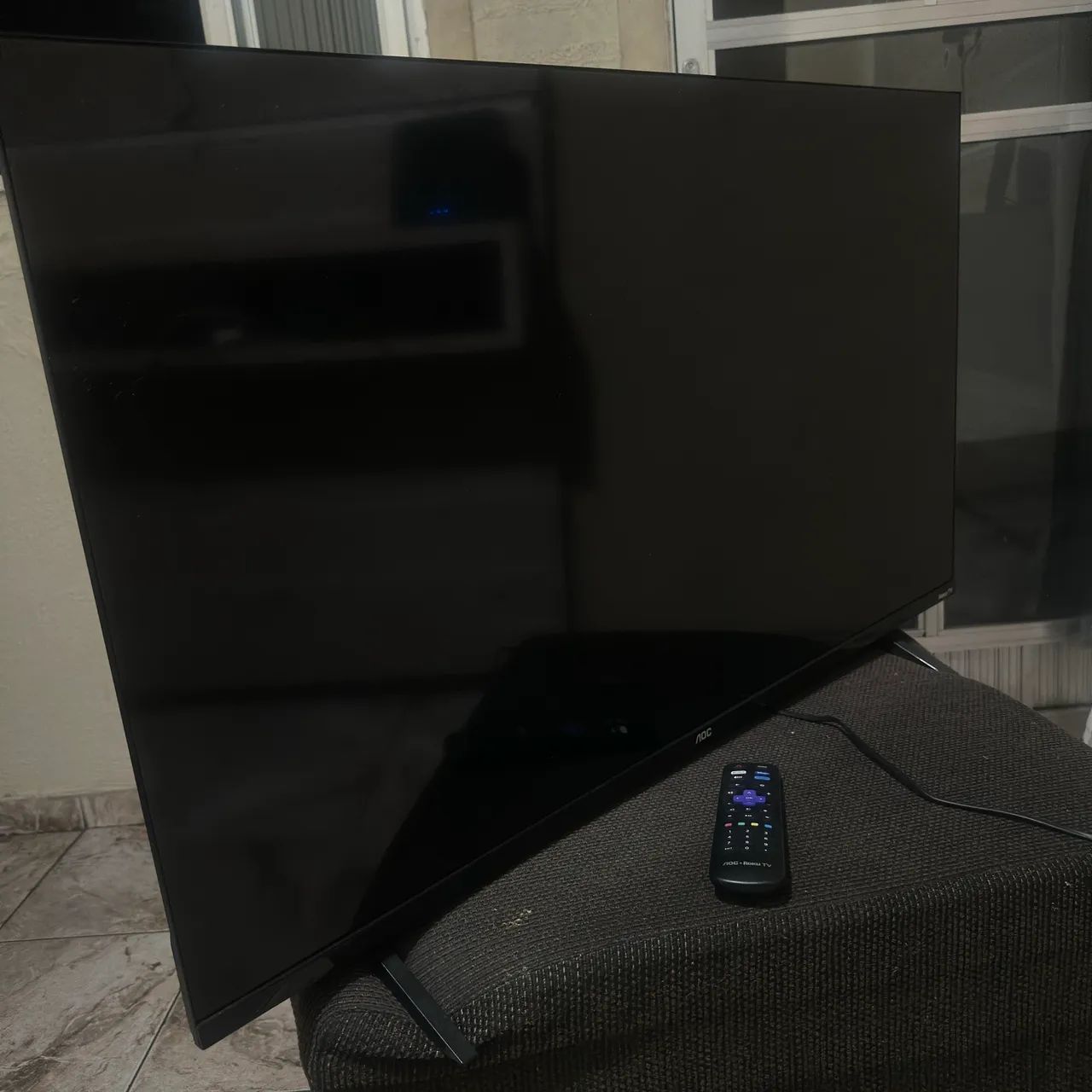 Smart TV 43 full hd dled Roku AOC - Nova, 5 meses de uso - Netflix/YouTube? - Foto 2