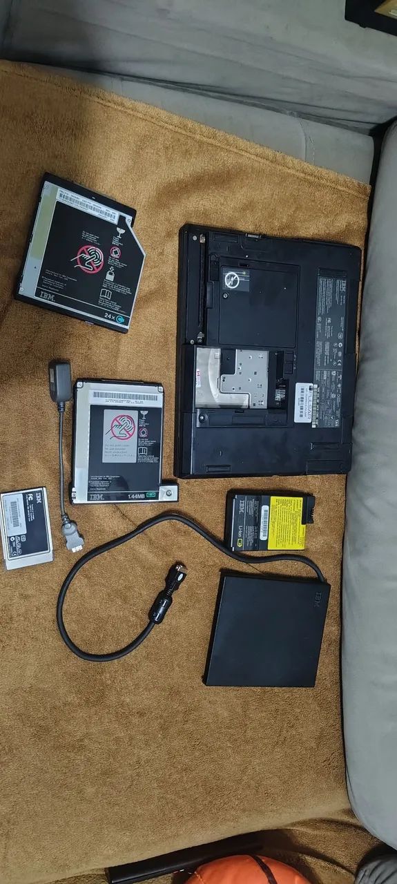 note book antigo IBM ThinkPad  modelo 600e