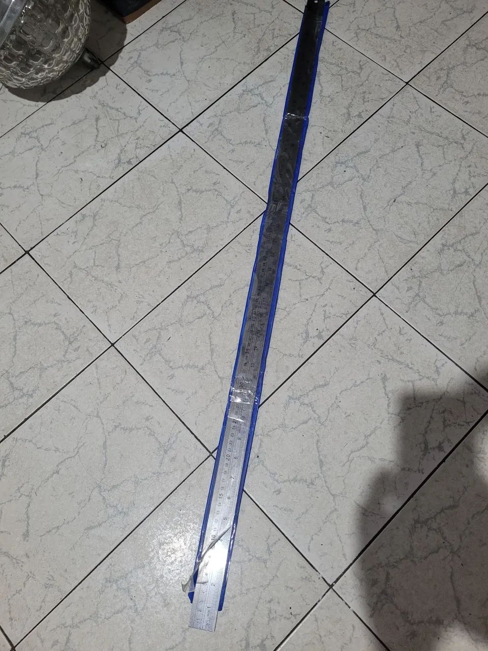 Régua de aço inox de 1 metro/ 1 cm ( graduada e centímetros e polegadas ) - Foto 4