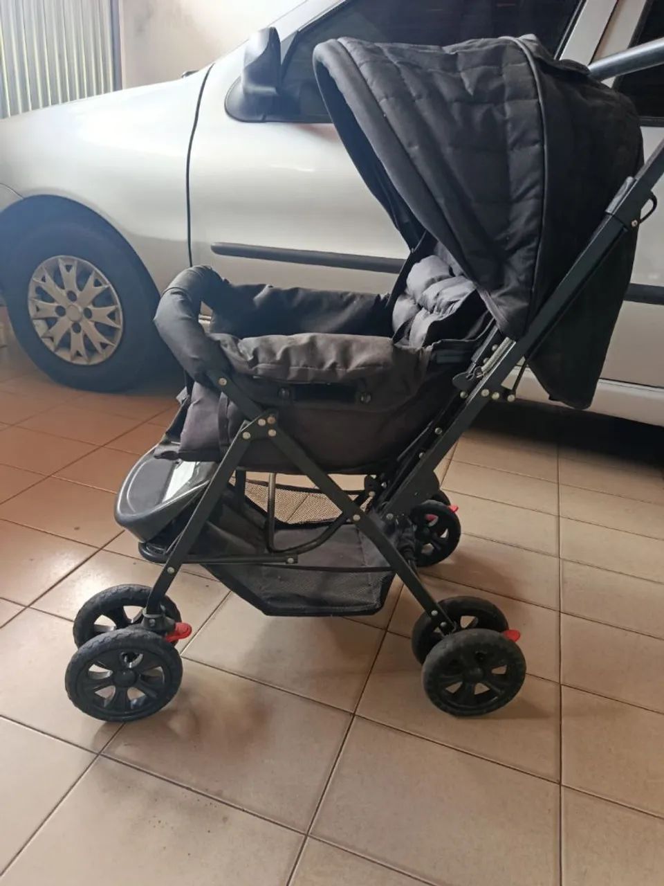 VENDO CARRINHO DE BEBÊ + BERÇO PORTÁTIL  - Foto 2