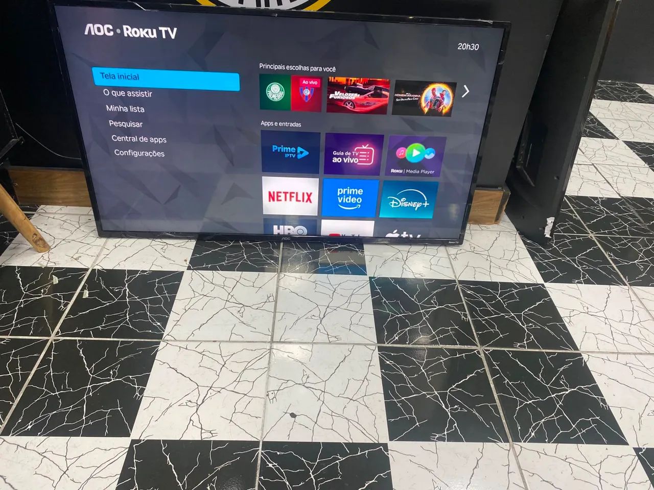 Vendo Smartv AOC Roku 43 polegadas top de linha em estado de nova conforme fotos R$ 1100,0