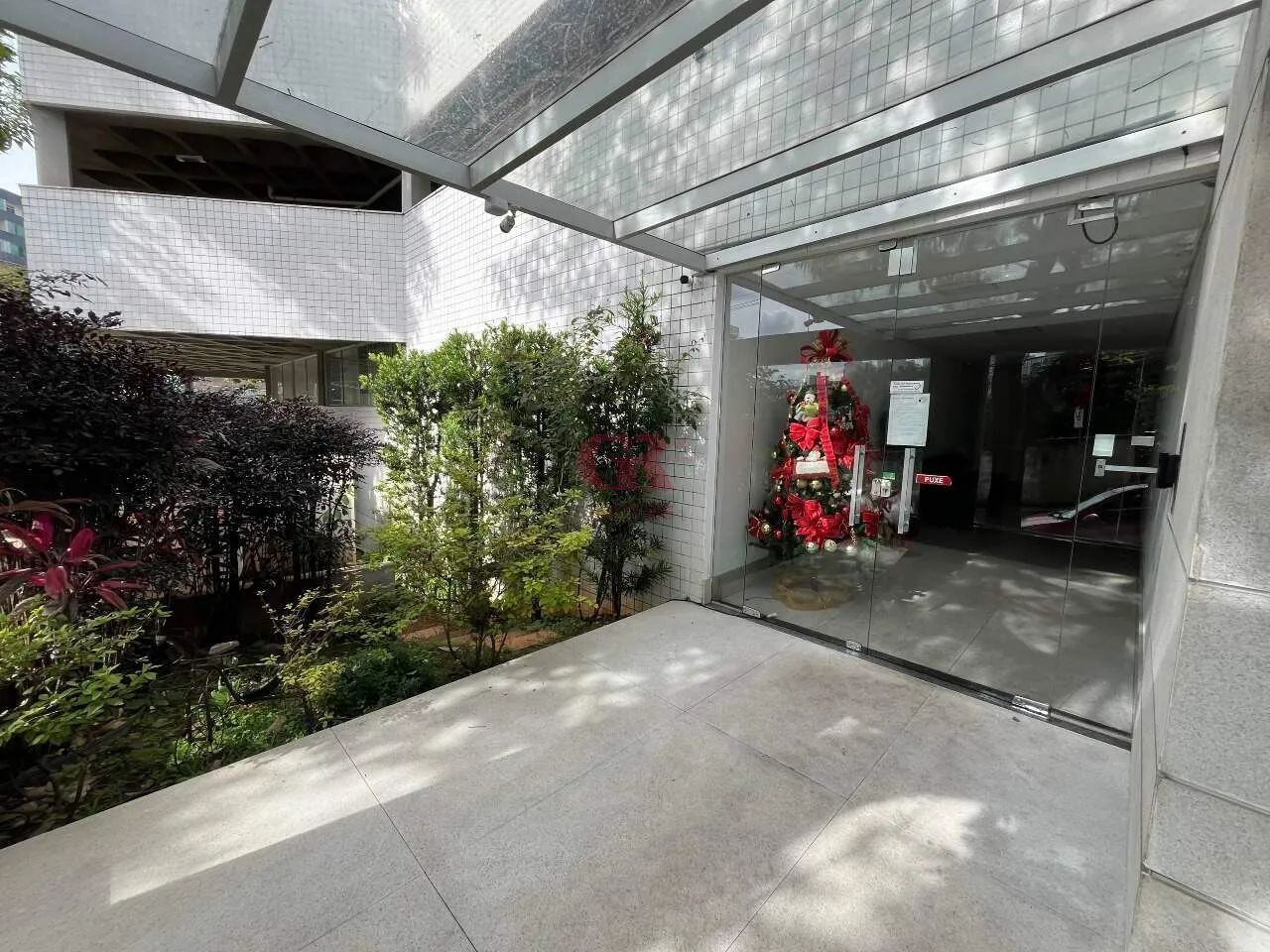 Apartamento amplo com planta inteligente, varanda no Buritis - Foto 2