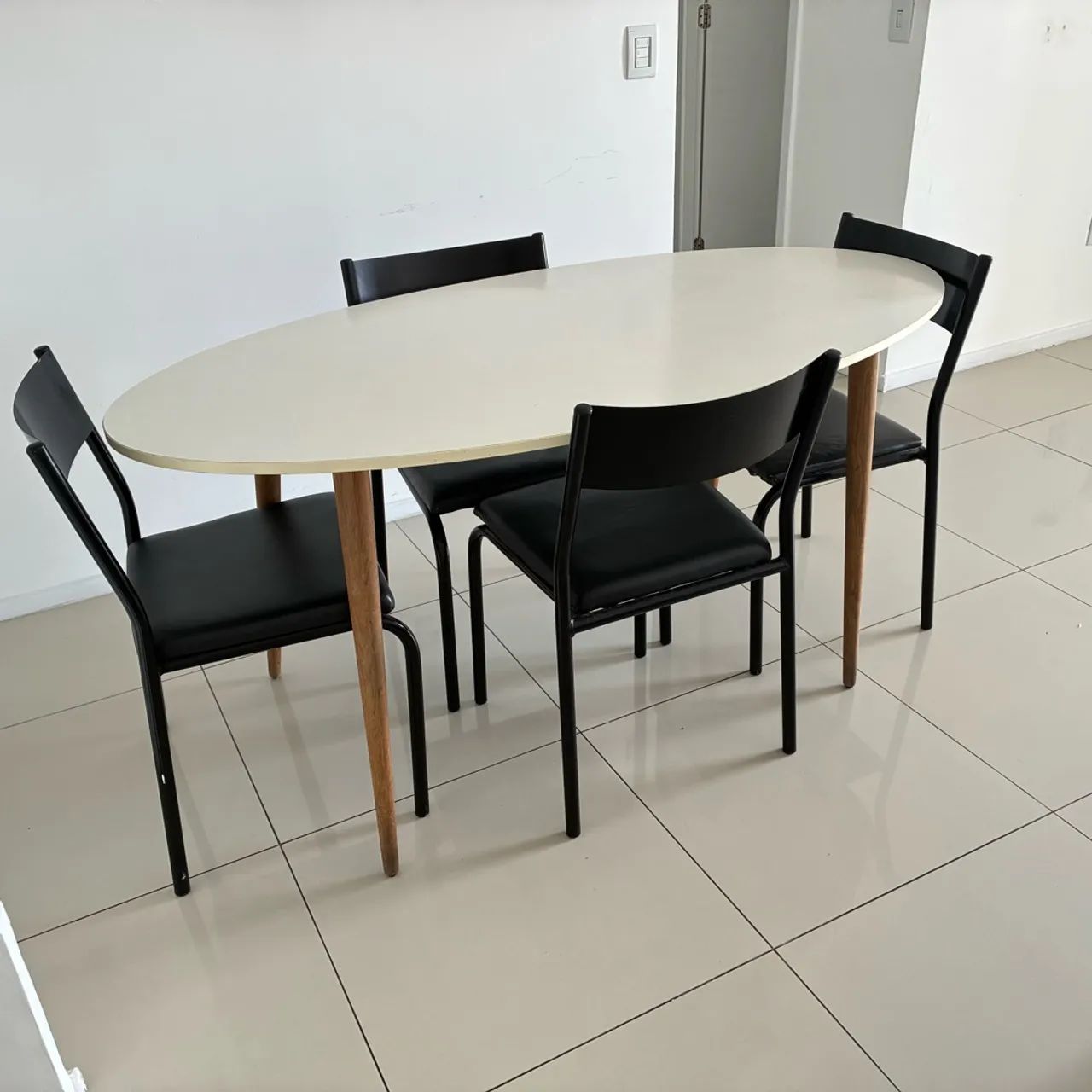 Conjunto mesa + cadeiras Tok Stock - Foto 2