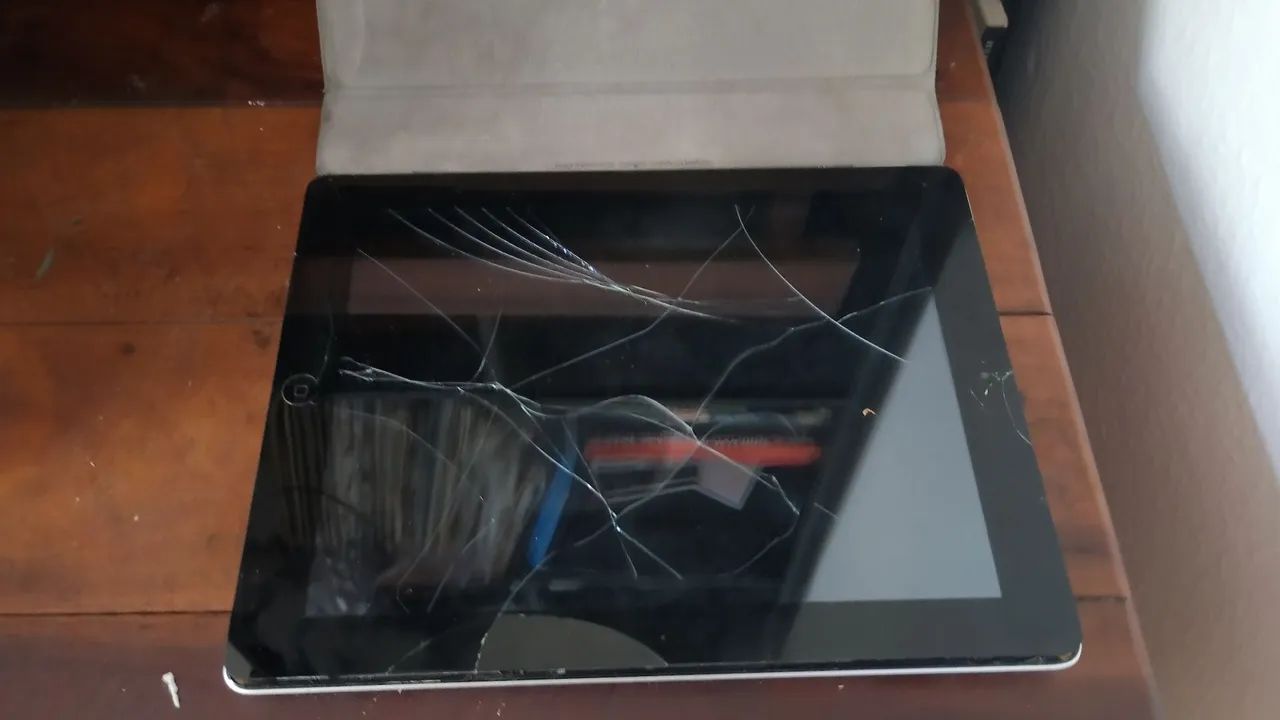 iPad 4ª geração tela rachada