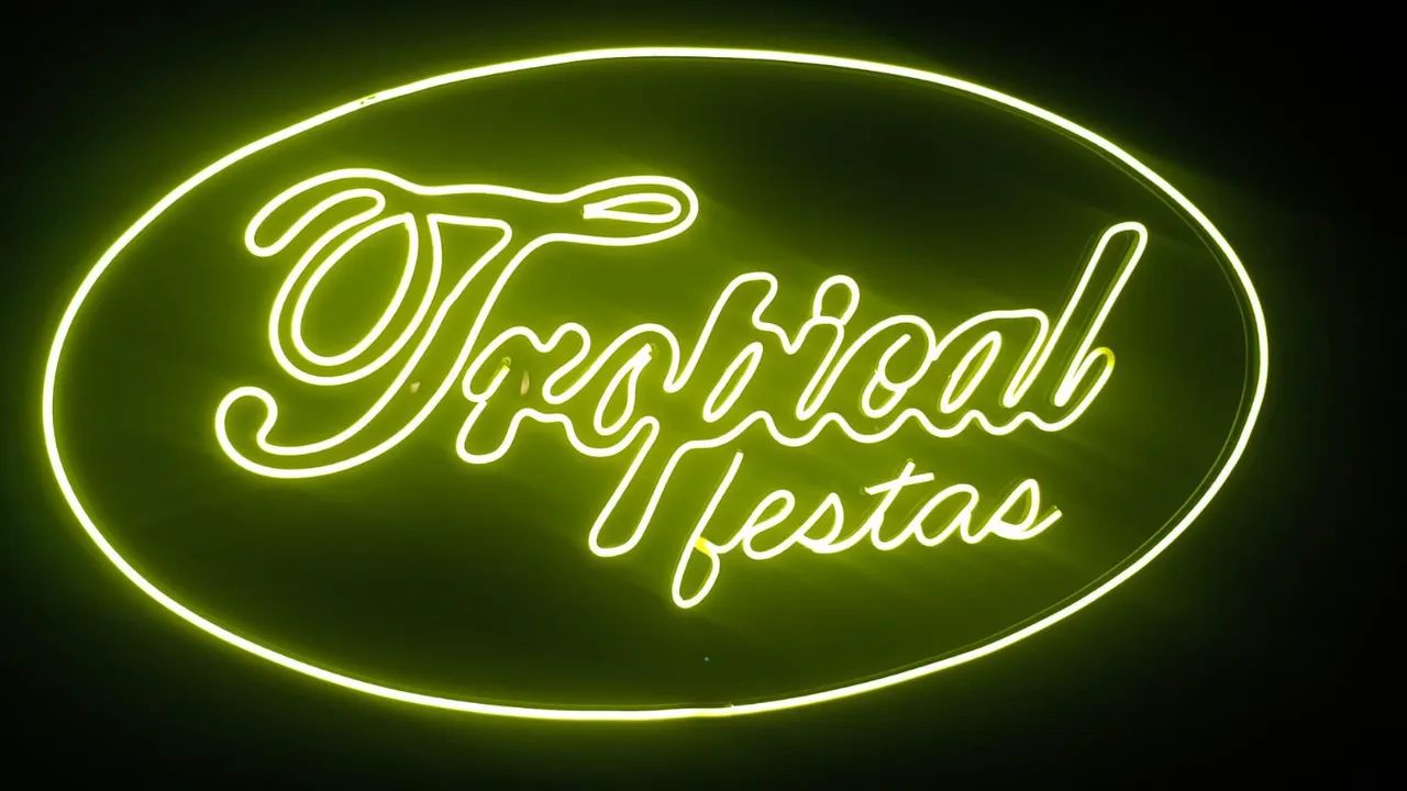 Logos luminosa e letreiros letras em auto relevo letras 3D e etc...