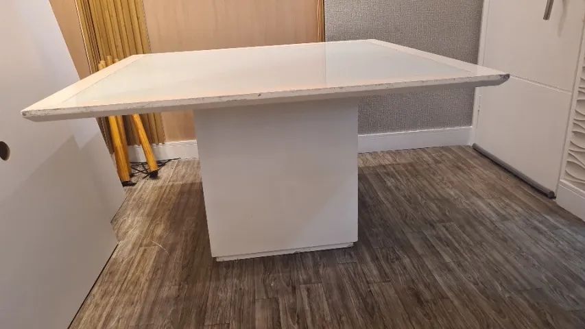 Mesa de jantar quadrada