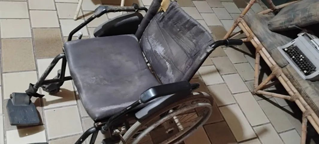 Vendo cadeira de rodas  - Foto 3