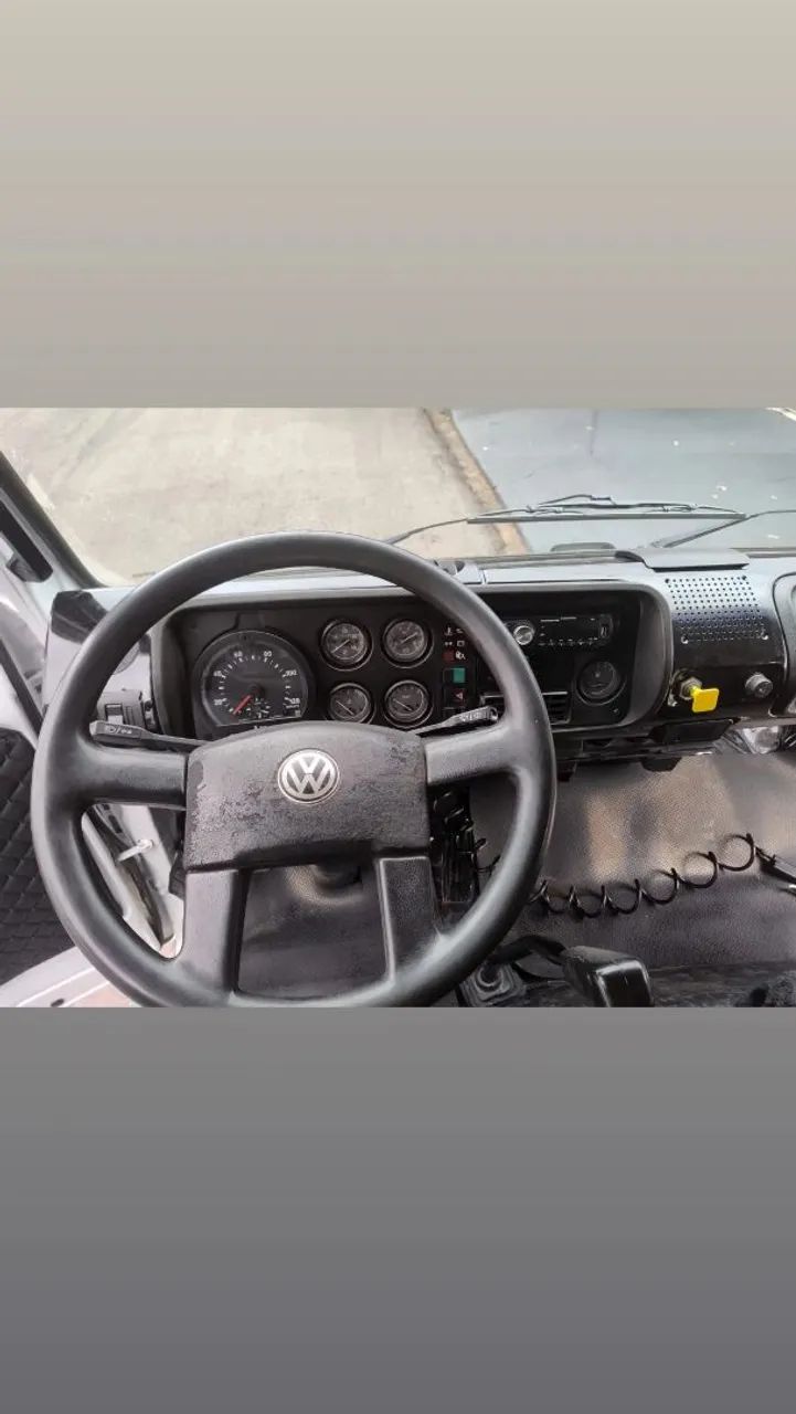 Caminhão baú - Foto 4