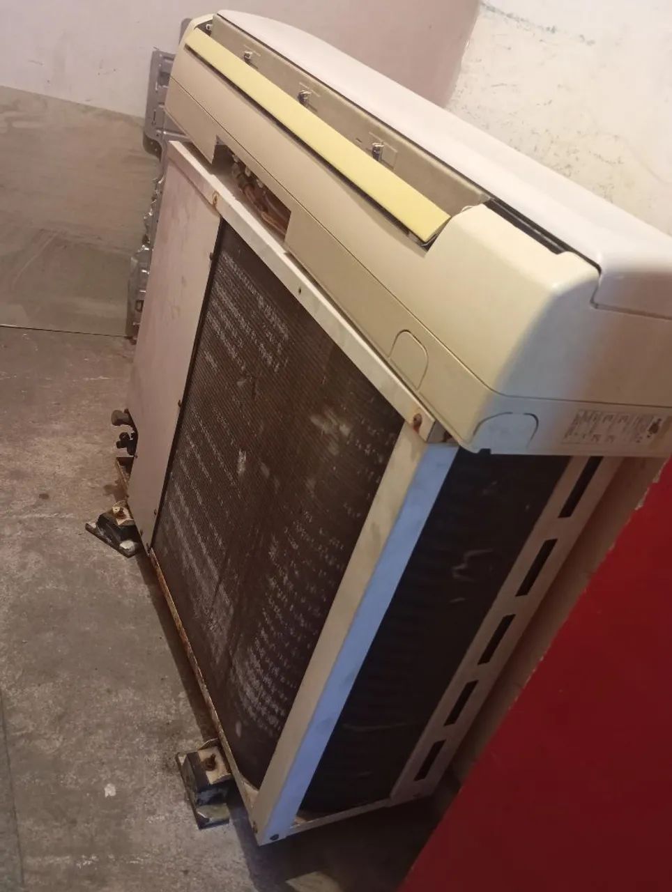 Ar condicionado esplinter tem que colocar o gás 