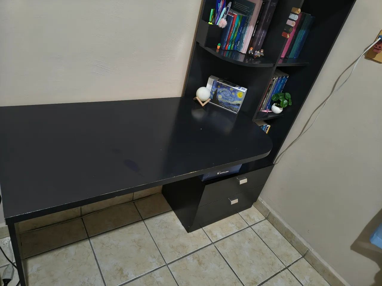 Mesa de estudos com estante - Foto 2