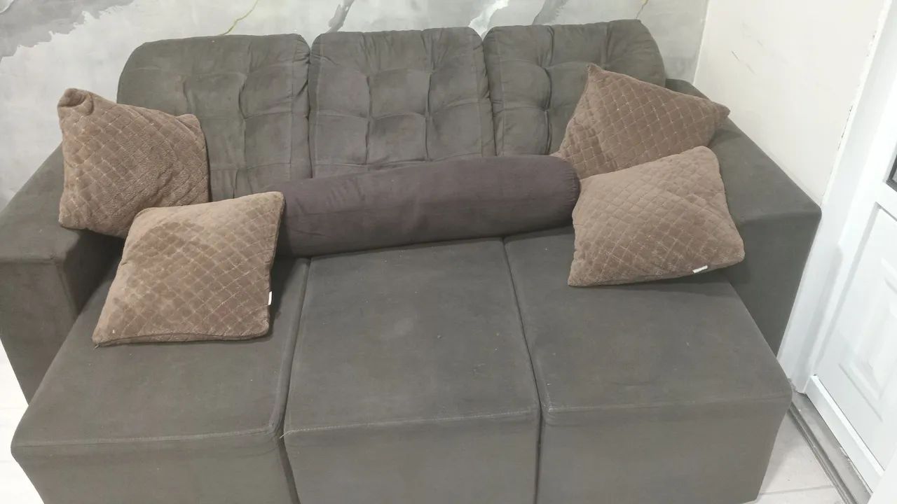 Vendo um sofá retrátil e uma geladeira.  - Foto 3