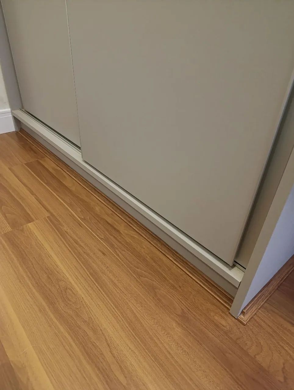 Piso laminado, piso vinílico e rodapés. - Foto 5