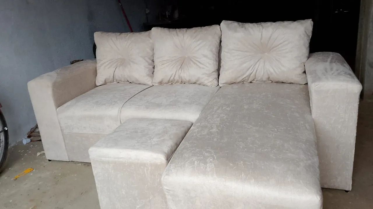 Sofá cheisy simples três lugares novos e completos, várias cores disponíveis  - Foto 4