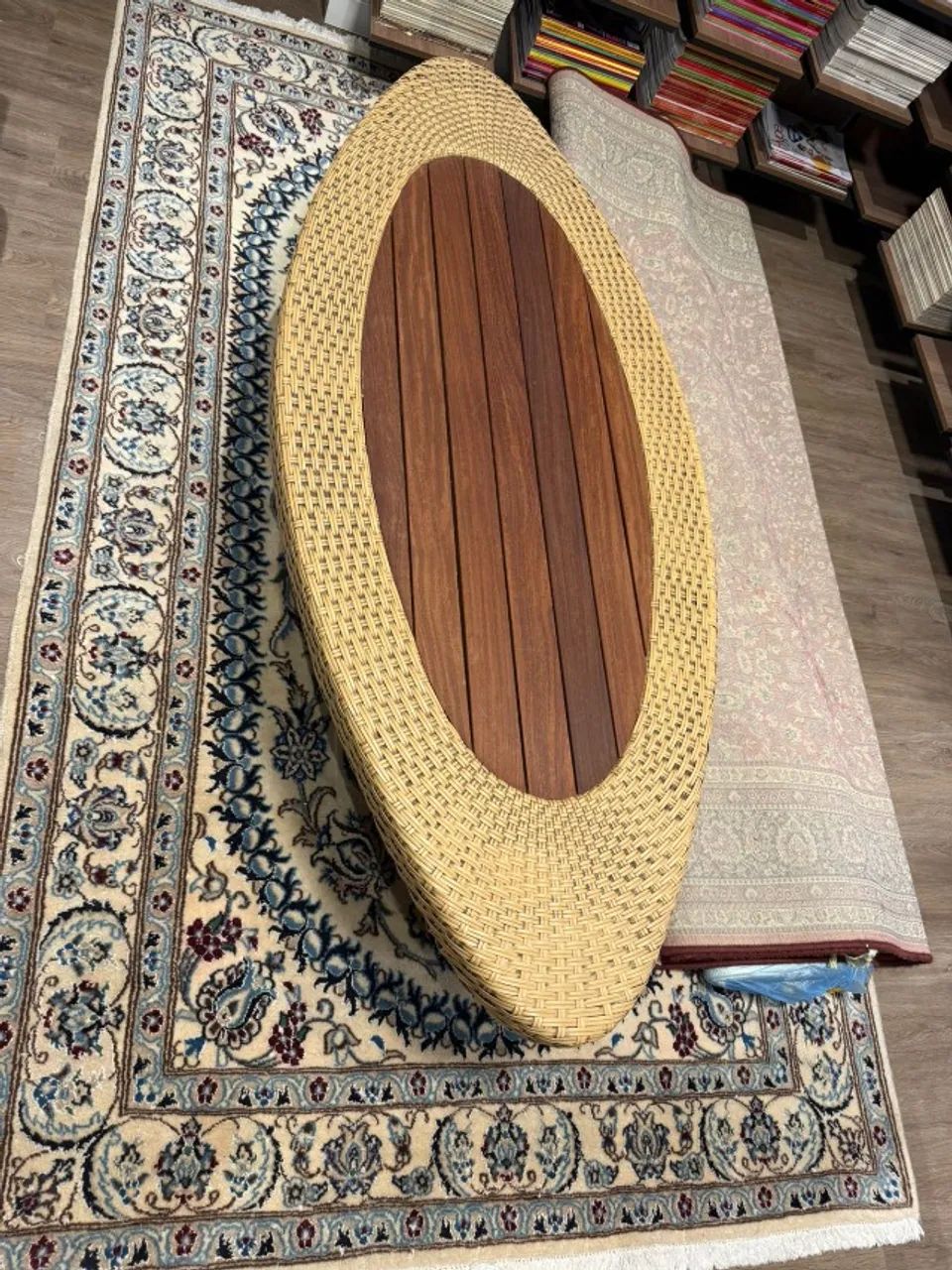 Mesa de Centro Design Orgânico em Madeira e Rattan