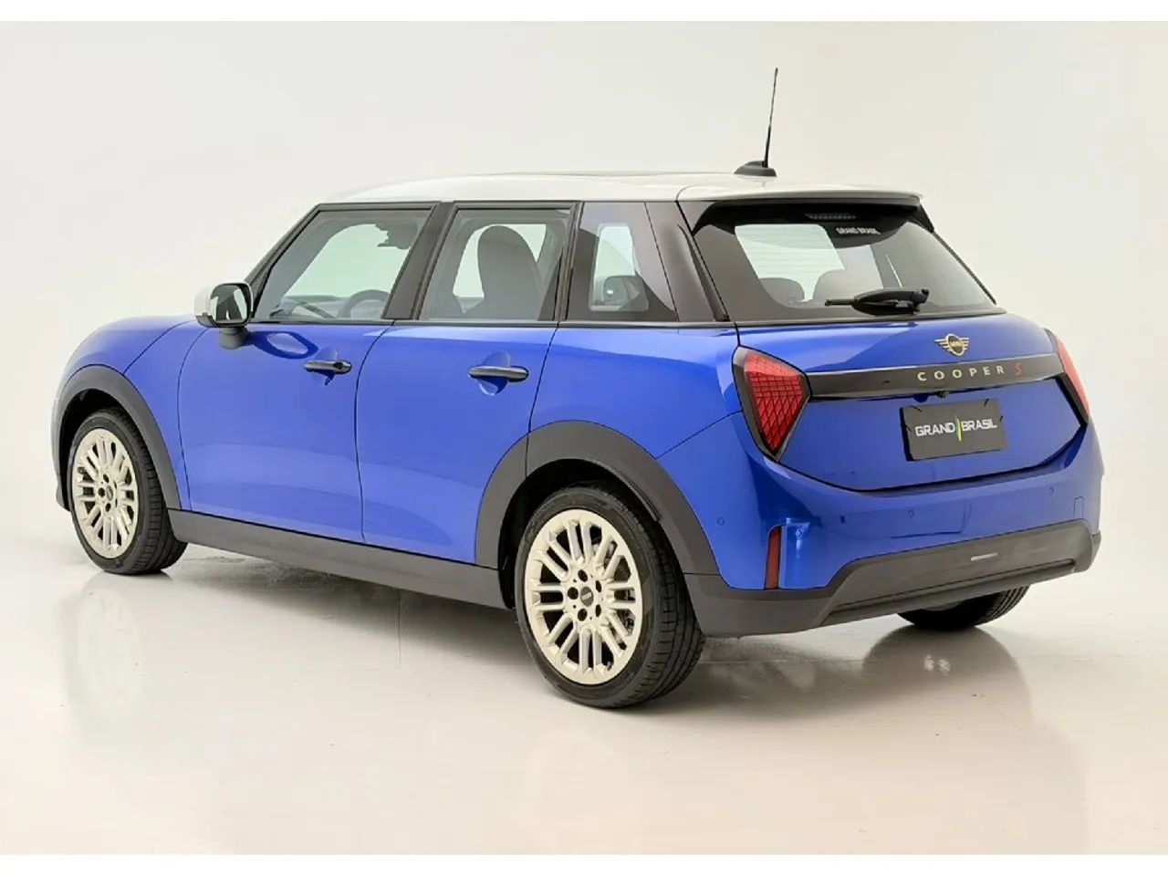 Mini Cooper 2.0 16V Twinpower Gasolina S 4P Steptronic 2026 - Foto 5