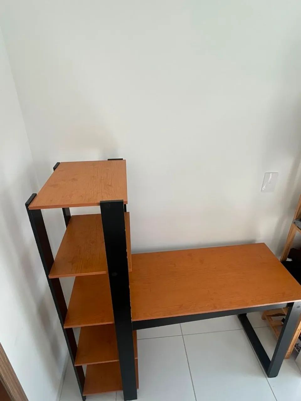 Mesa para estudos - Com divisórias. - Foto 5