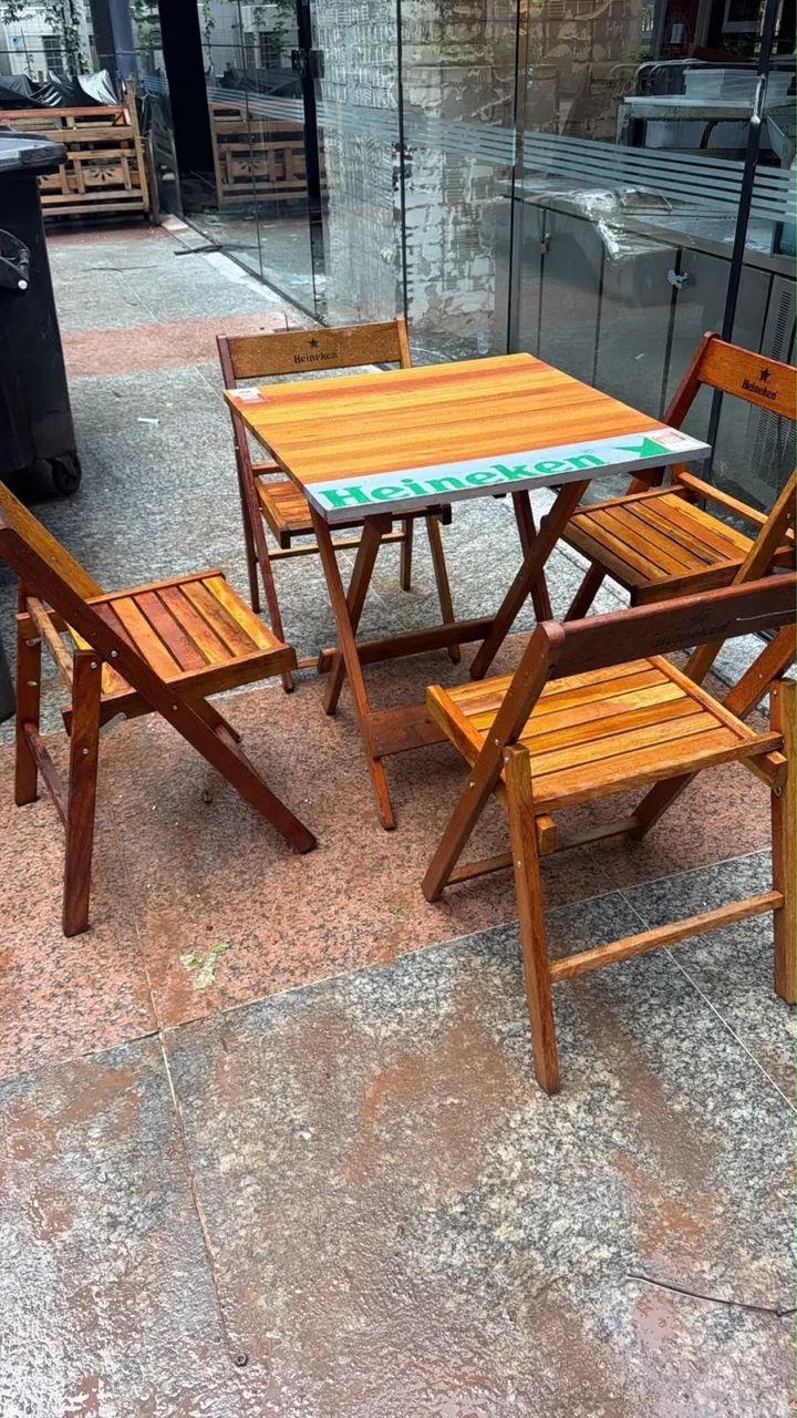 Conjunto mesa e cadeira de bar
