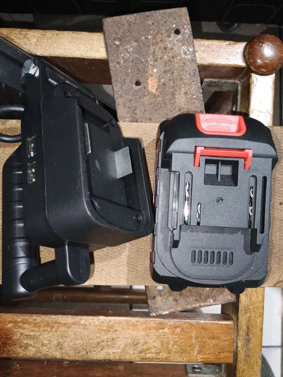 Luminária, lanterna, farolete 84 leds a bateria  - Foto 5