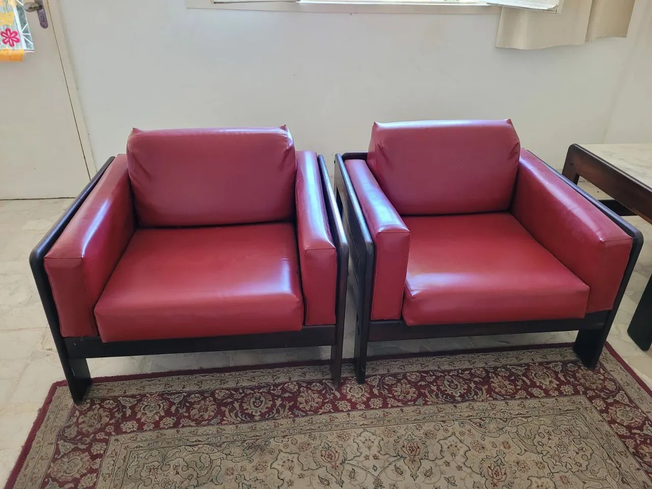 Conjunto de Sofá, Poltronas e Mesas em mármore - Foto 3