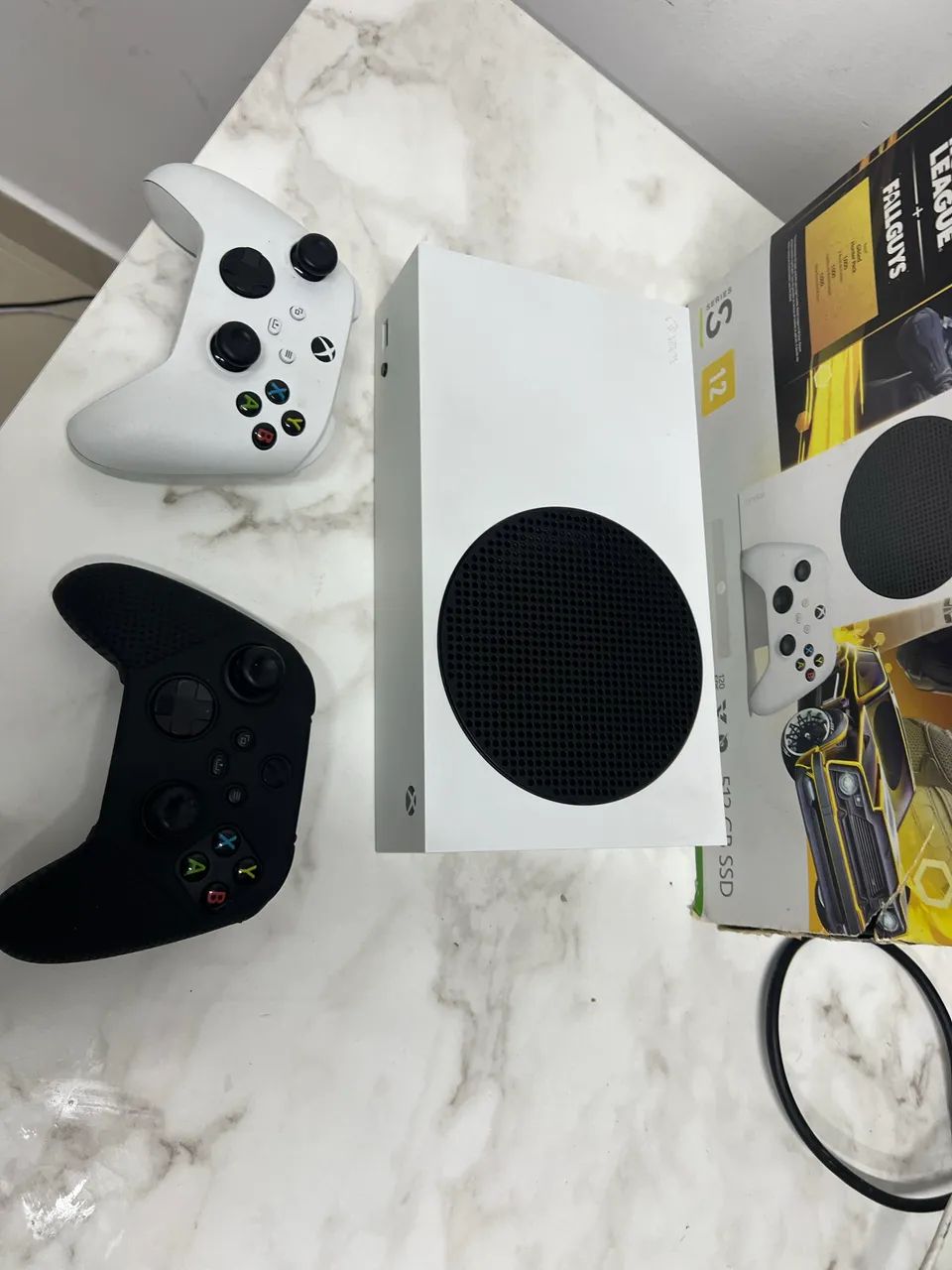 Xbox series S 02 controles e caixa