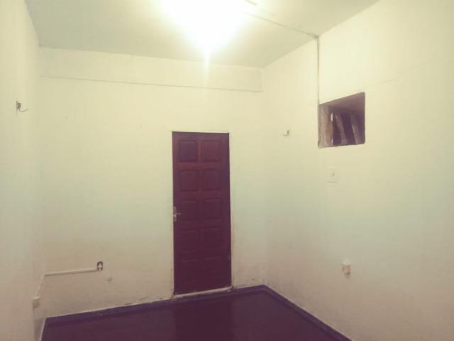 Quarto c banheiro (agua e luz incluso)