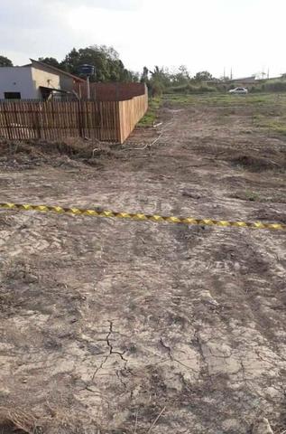 Vendo terreno no polo Geraldo Mesquita entra na rua enfre o estádio florestao